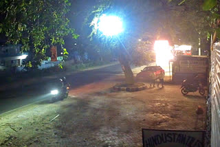 Bike riding miscreants open fire at gate of Hindustan Tiles factory