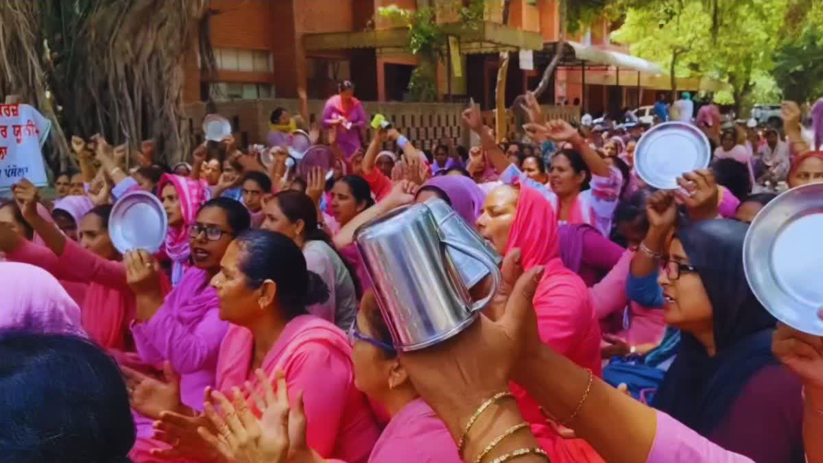 CLANGING OF POTS AND PANS PROTEST