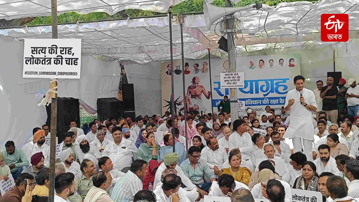 congress holds satyagraha at jantar mantar