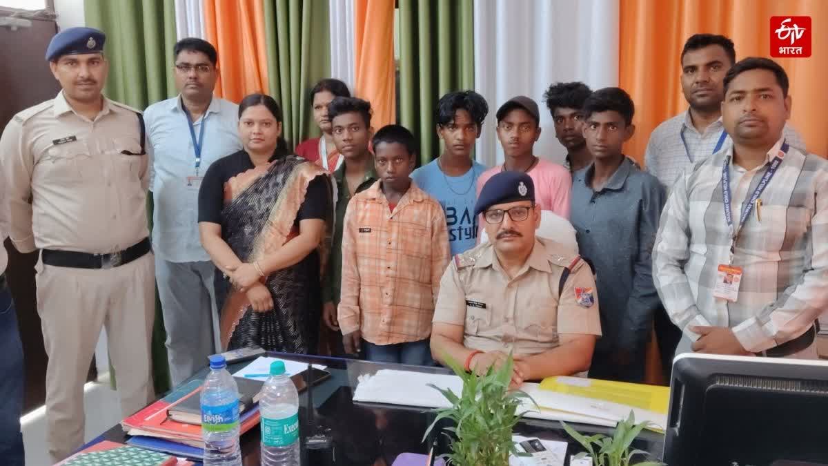 मिर्जापुर स्टेशन पर 6 मासूम के साथ 2 मानव तस्कर गिरफ्तार
