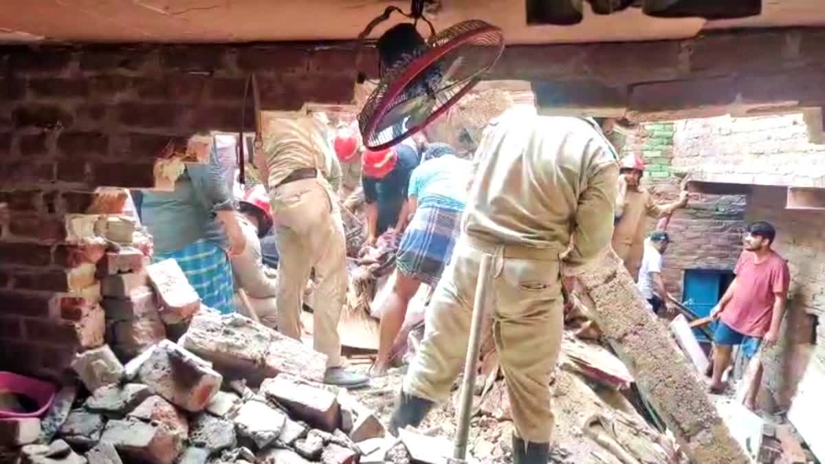 Delhi building collapses