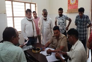 टैंकर ने बाइक सवार दंपती को कुचला