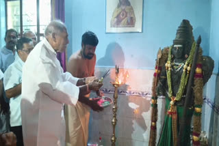 போடி சாய்பாபா கோயிலில் உள்ள நவ பாசன முருகன் சிலைக்கு பூஜை செய்து வழிபாடு செய்த புதுச்சேரி முதலமைச்சர் என். ரங்கசாமி