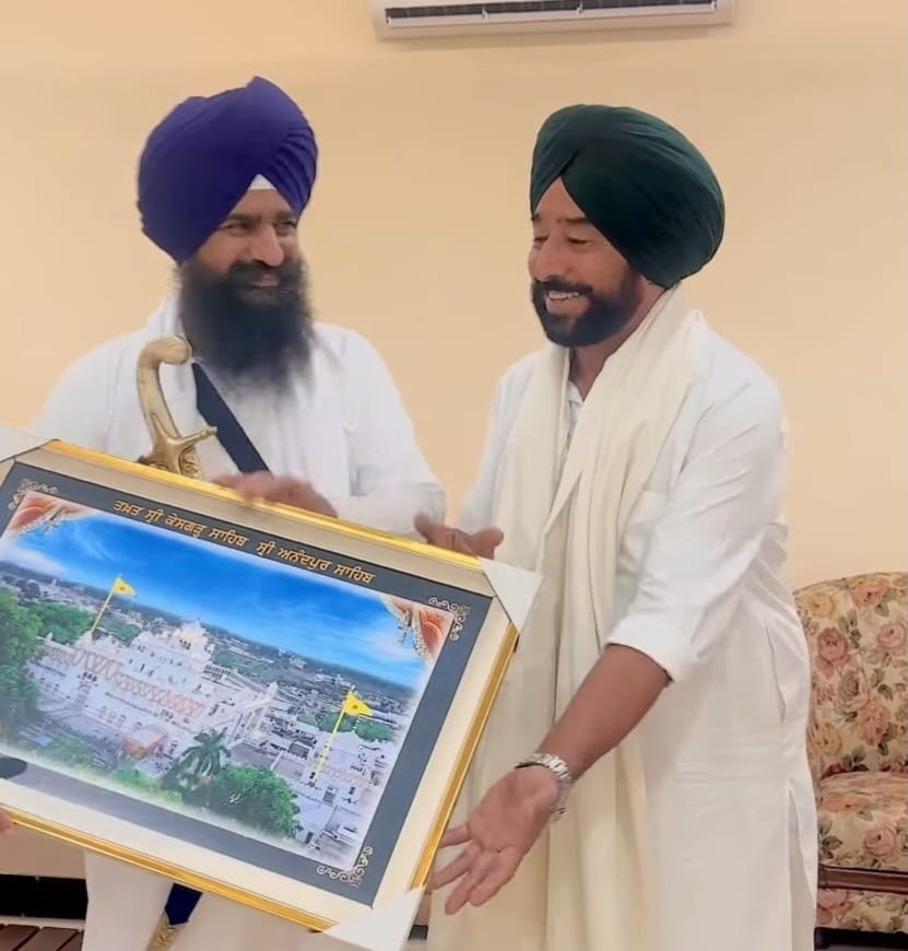 ਸਿੱਖੀ ਦੇ ਪ੍ਰਚਾਰ ਲਈ ਦਰਸ਼ਨ ਔਲਖ ਨੂੰ ਸ੍ਰੀ ਅਕਾਲ ਤਖ਼ਤ ਸਾਹਿਬ ਵਿਖੇ ਵਿਸ਼ੇਸ਼ ਸਨਮਾਨ Punjabi actor Darshan Aulakh