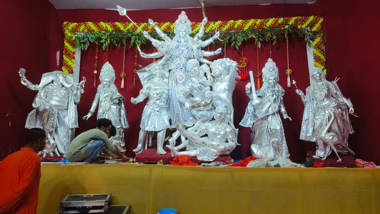 Gaya sculptor Vicky Bindu