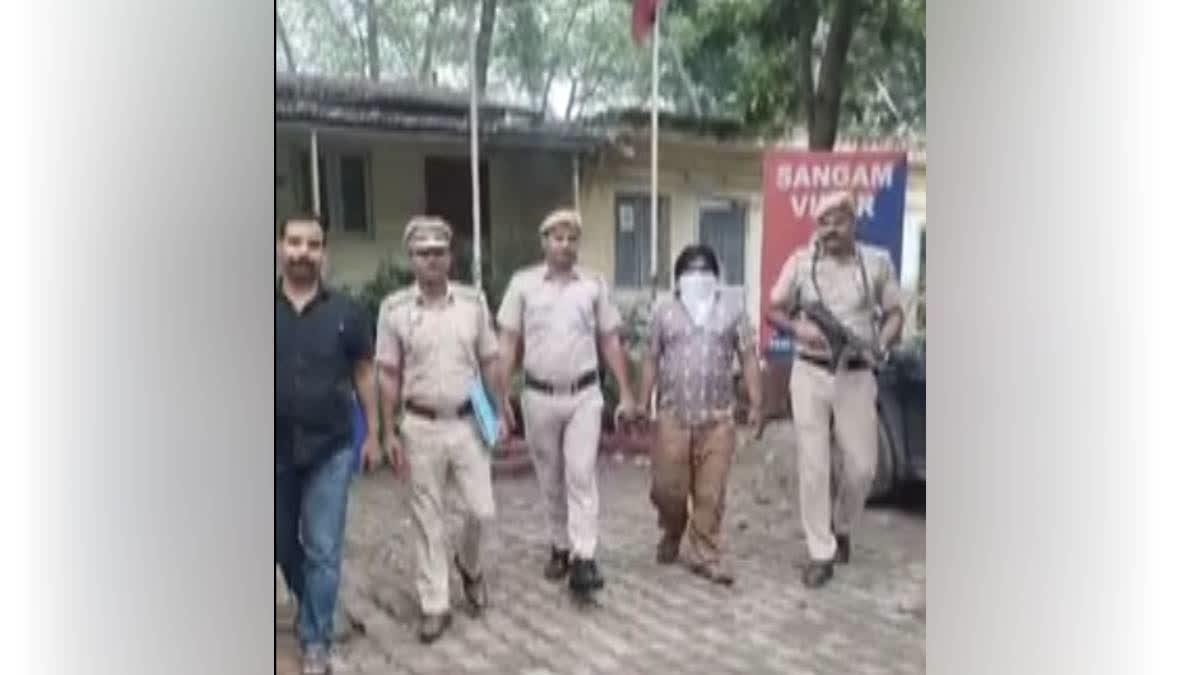 Delhi: Wife conspires with lover to murder husband; misleads police with a story about a theft