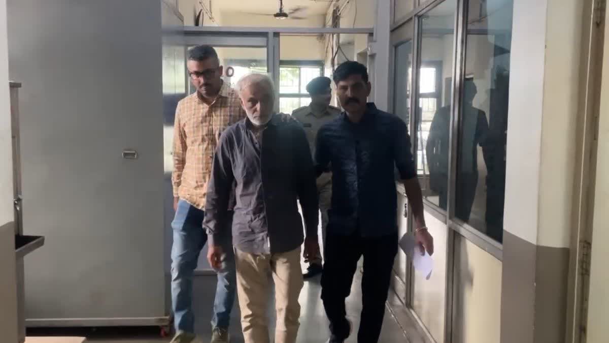 વ્યાજખોરે વ્યાજ અને હપ્તામાં રાહત આપવાનું કહીને લેણદારની આર્થિક મજબૂરીનો લાભ ઉઠાવ્યો
