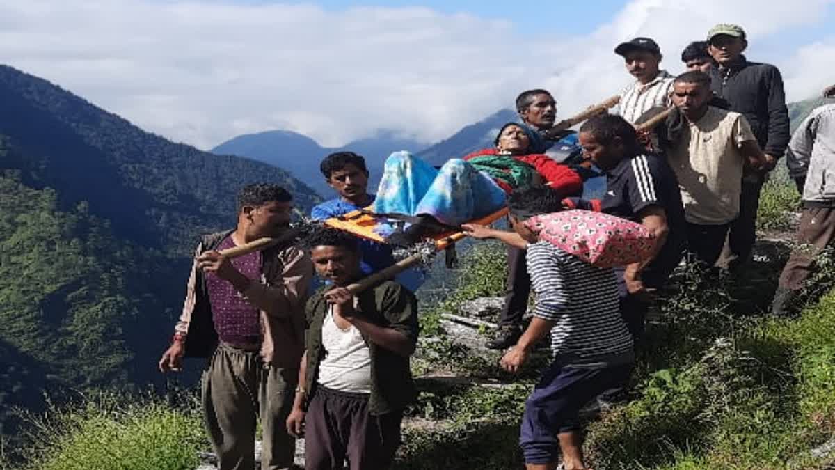 Woman Carry on Dandi Kandi Pithoragarh