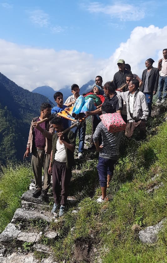 Woman Carry on Dandi Kandi Pithoragarh