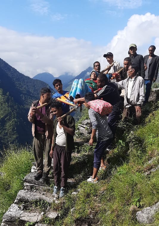 Woman Carry on Dandi Kandi Pithoragarh