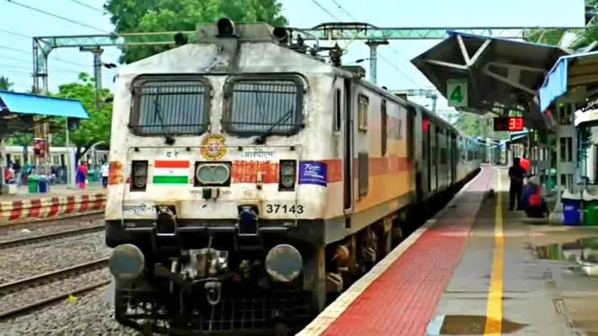 અમદાવાદ સહિત વિવિધ શહેરોથી દોડતી અનેક સ્પેશિયલ ટ્રેનોના ફેરા લંબાવાયા