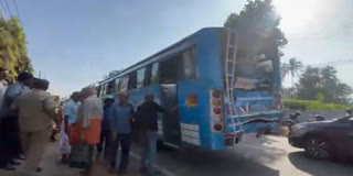KUNNAMKULAM ROAD ACCIDENT  KSRTC CRASHED PRIVATE BUS TRISSUR  KERALA ROAD ACCIDENT  TRISSUR ROAD ACCIDENT