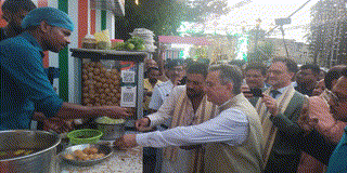 FRENCH AMBASSADOR ENJOYS PHUCHKA