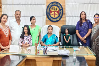 World's shortest woman Jyoti Amge visits Karnataka's Belagavi City Corporation