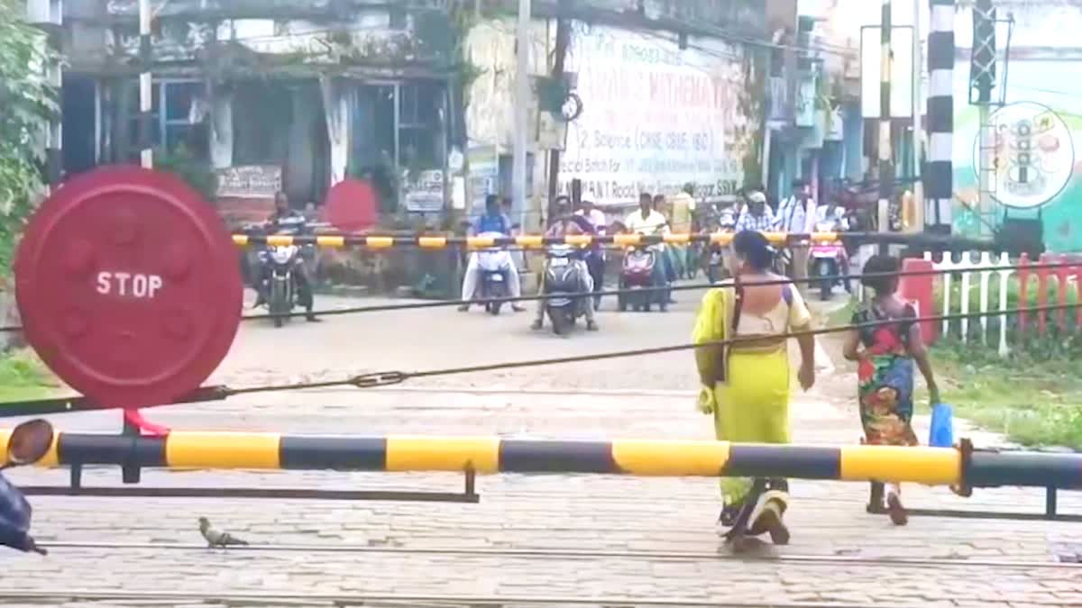 ରେଳ ନିୟମ ମାନୁନାହାନ୍ତି ଅମାନିଆ