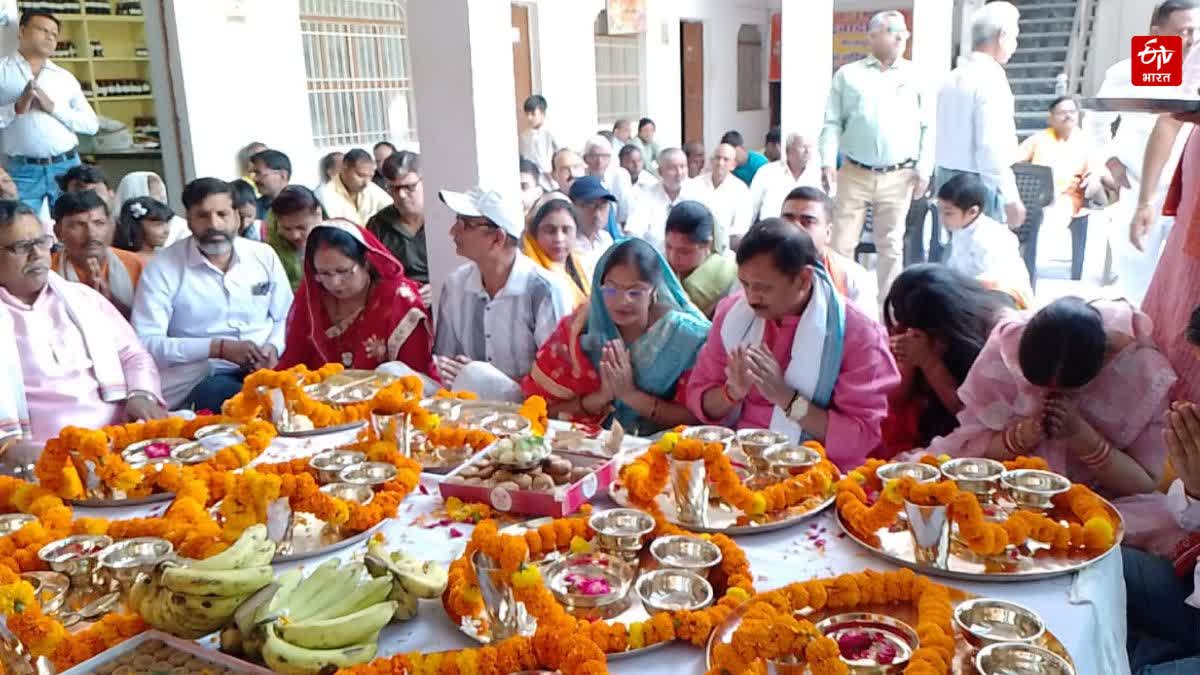 रामलला को फूलों के बर्तनों में लगेगा भोग.