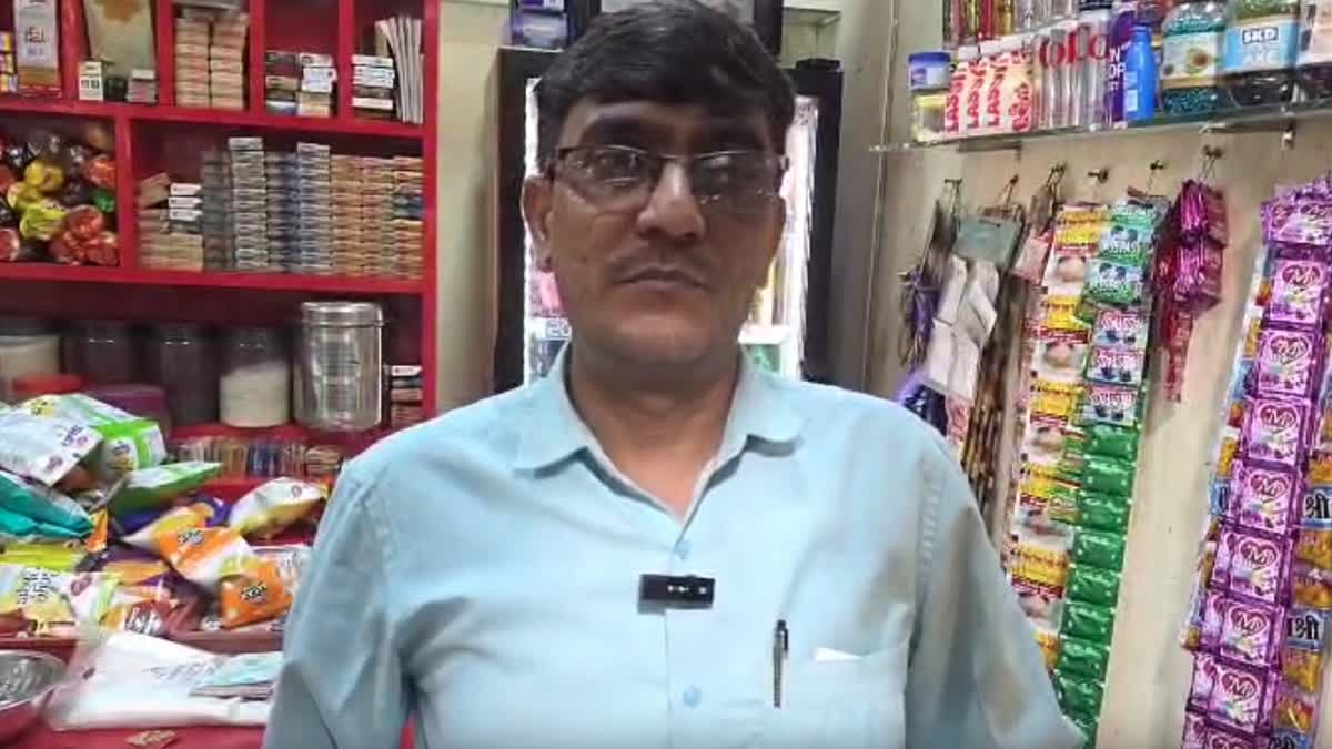 paan vendor was beaten up by a thief for making online payments