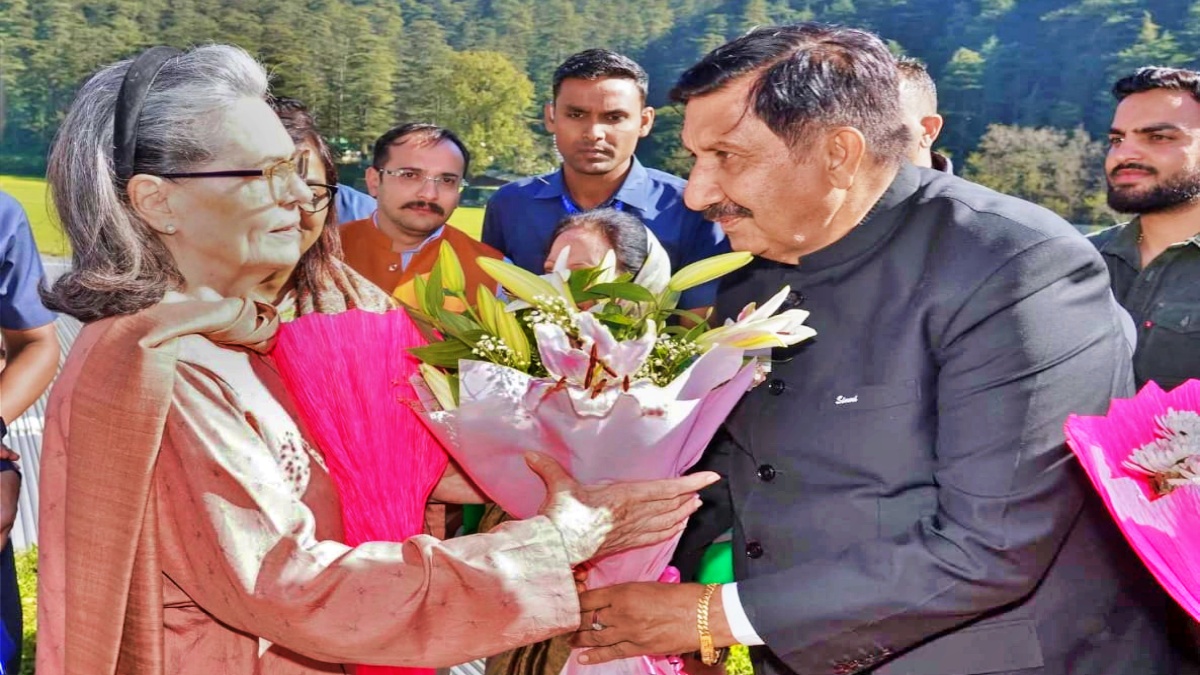 SONIA GANDHI REACHED SHIMLA