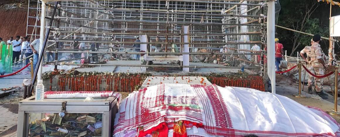 Zubeen Garg a devoted fan broke the traditional sacred thread