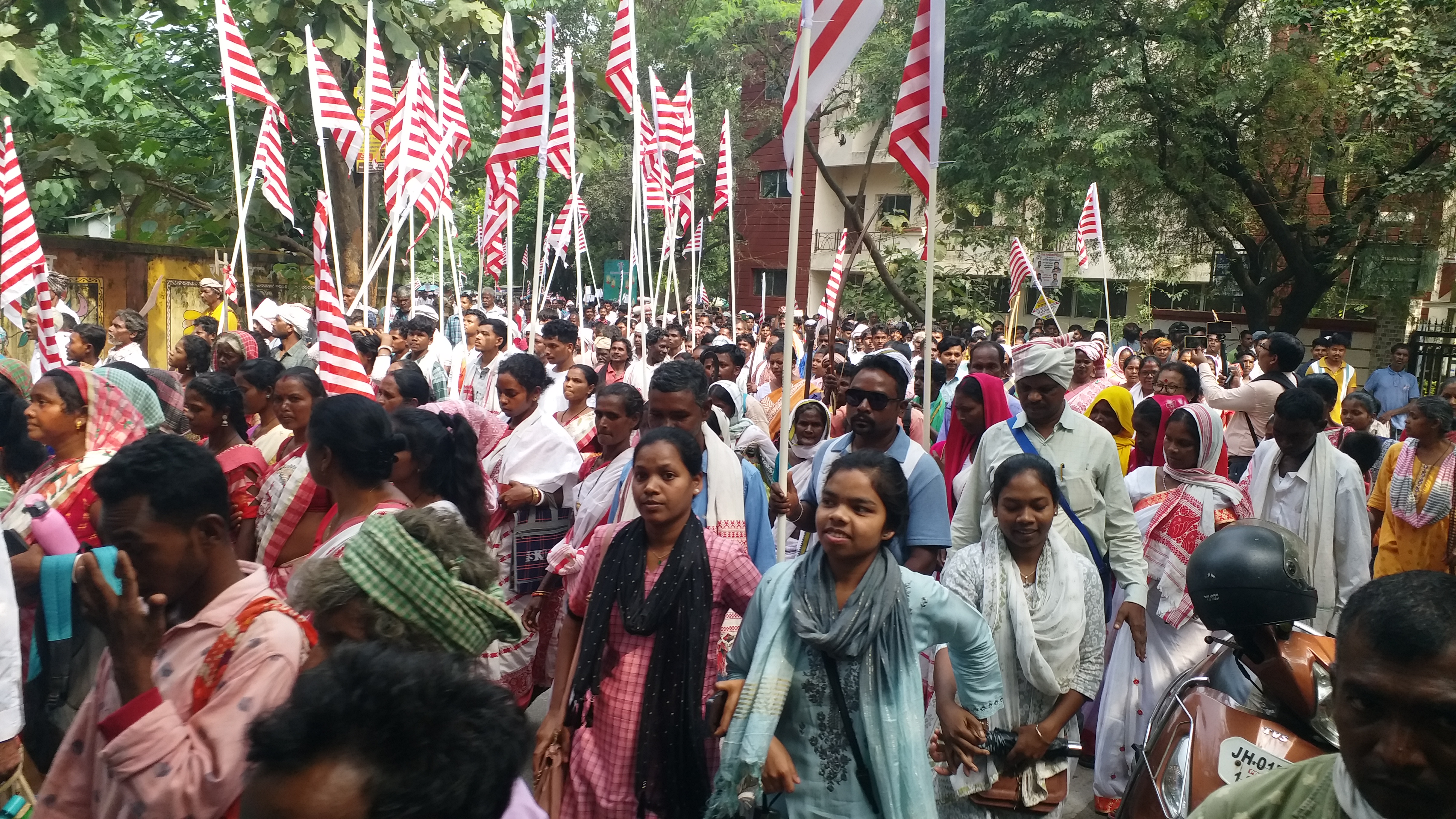 रांची में आदिवासी संगठनों की आक्रोश महारैली, कुड़मियों को एसटी में शामिल करने की मांग का किया पुरजोर विरोध