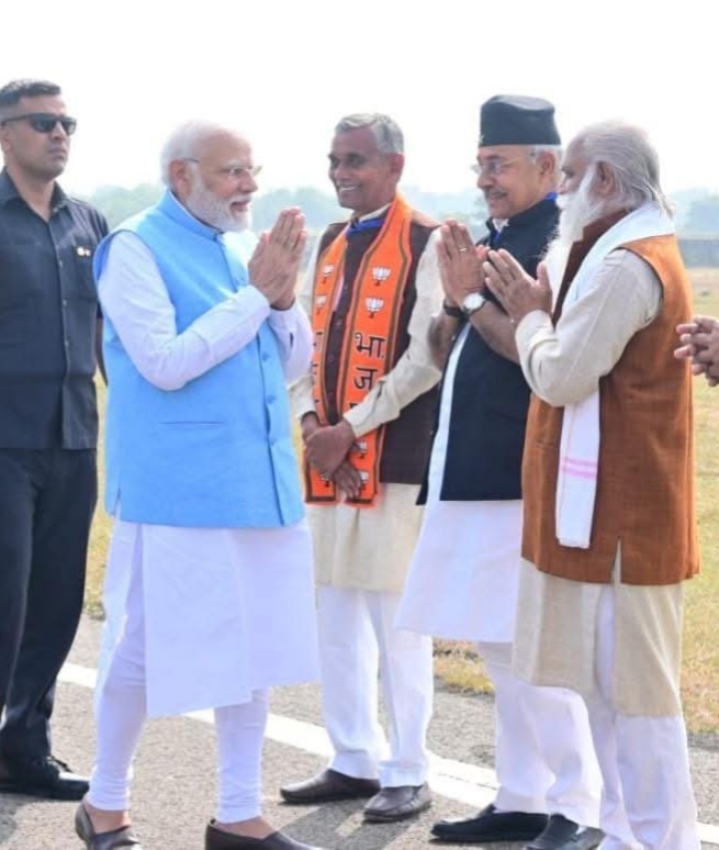 MP BJP LEADERS PAY TRIBUTE