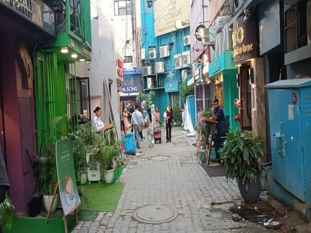 दिल्ली में प्रदर्शन के चलते खान मार्केट के व्यापारियों की चिंता बढ़ी ...