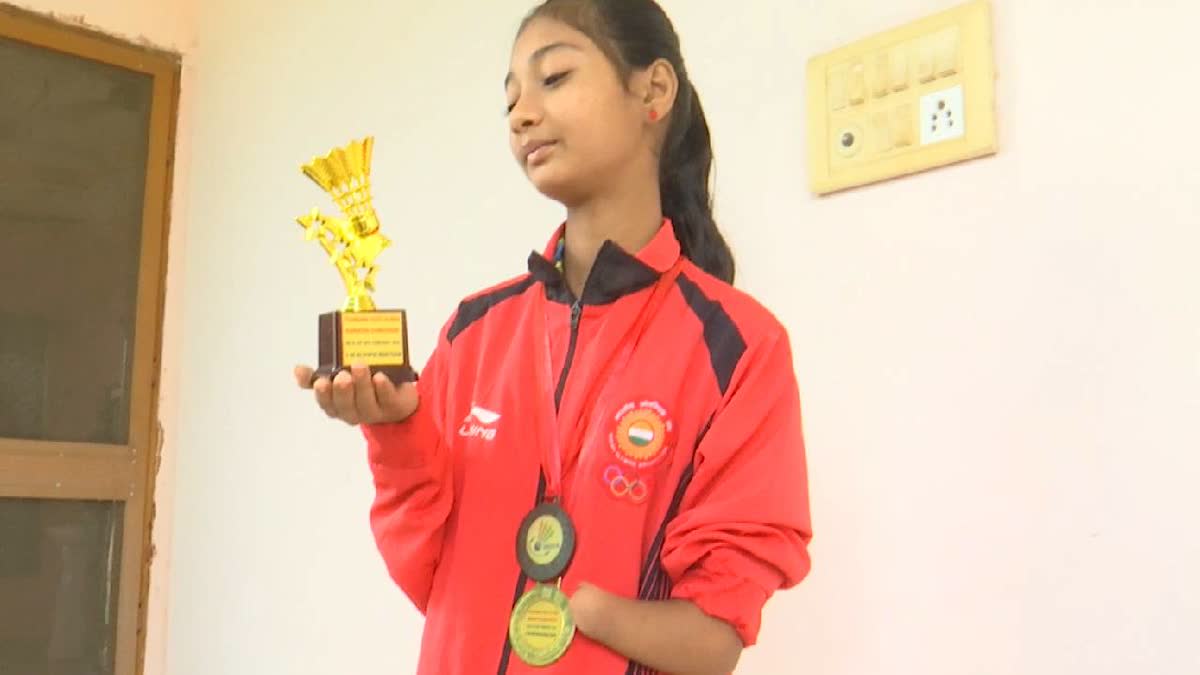 One-Handed Asma Roohi Gets A Grip On All Badminton Medals In Sight  Etv Bharat