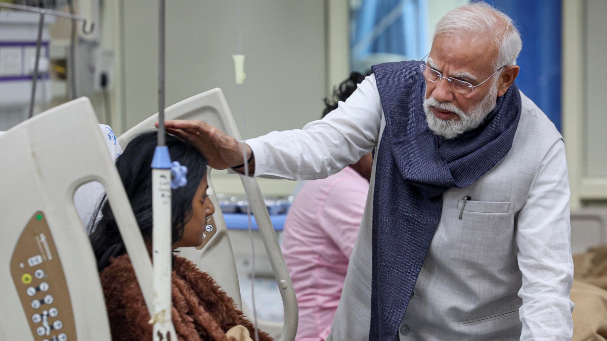 PM Modi Visits LNJP Hospital