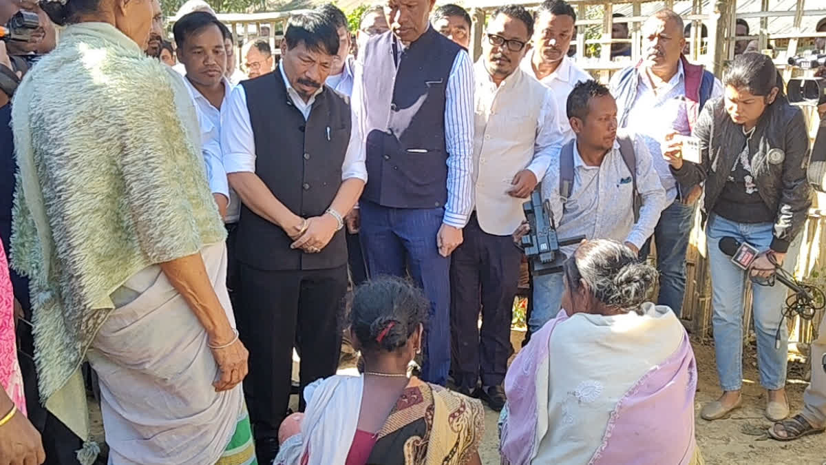 ministers Atul Bora and Keshab Mahanta visited the house of deceased in the Gelapukhuri