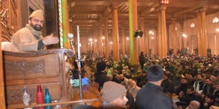 میرواعظ کشمیر مولوی عمر فاروق جامع مسجد سرینگر میں خطاب کرتے ہوئے