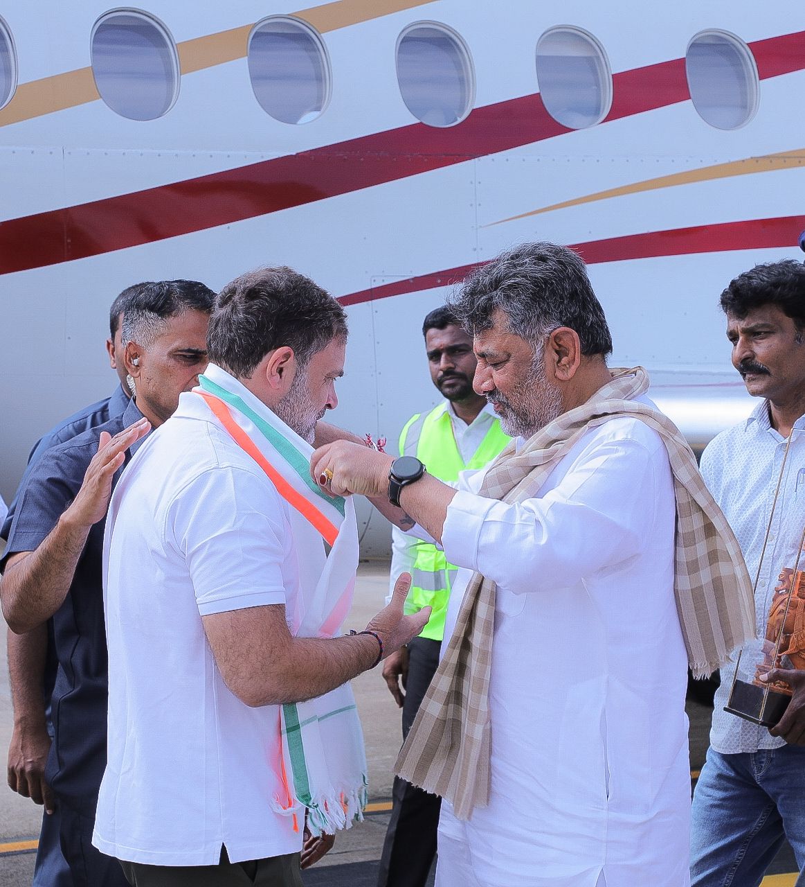 DCM D. K. Shivakumar felicitated Rahul Gandhi