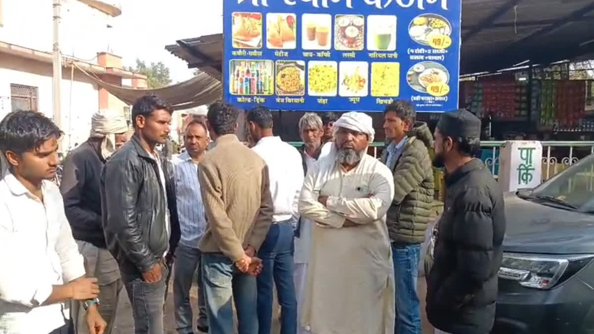 People and relatives present in the hospital premises