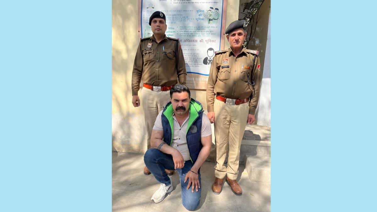 Fake policeman arrested in Faridabad