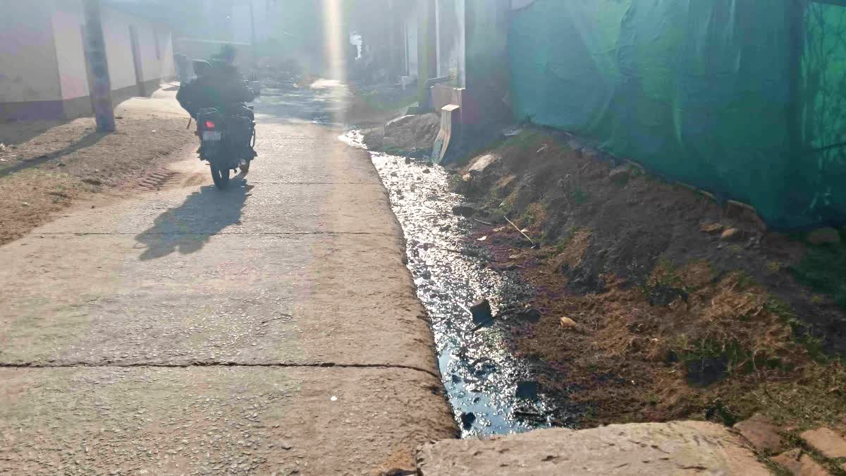 Lack of basic amenities in Derasal village of Nagar Panchayat in Jamtara