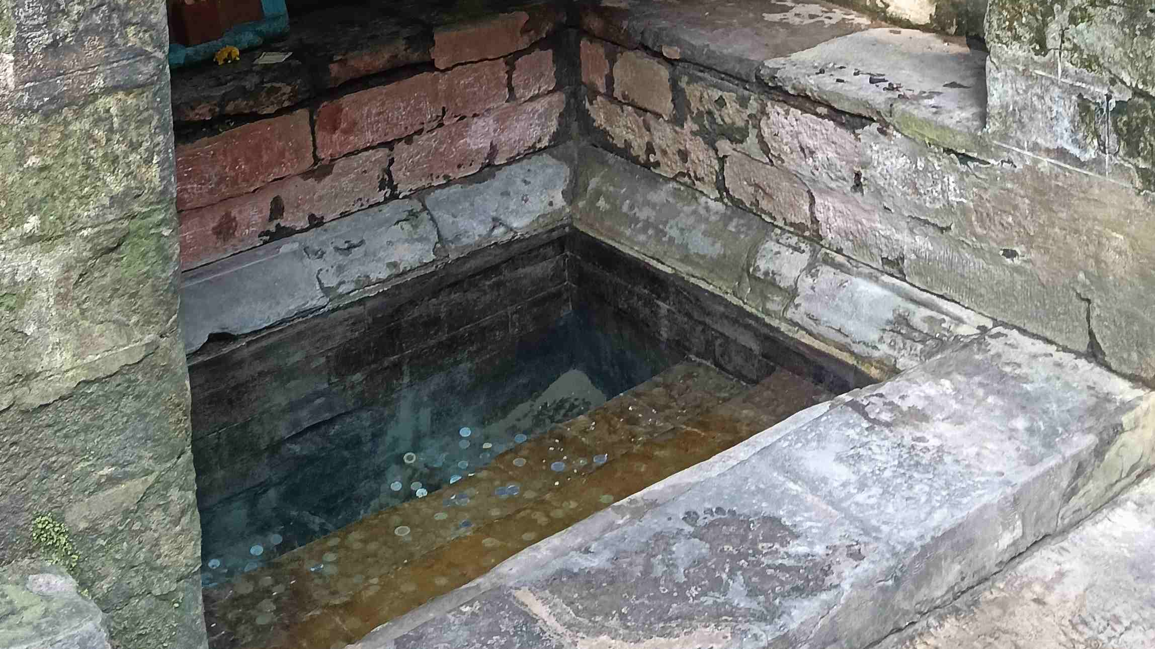 मंदिर में बनी बाबड़ी