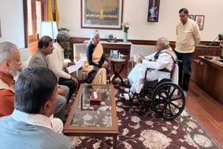 A team led by Kota Srinivas Poojary met former Prime Minister HD Deve Gowda's Minister of State for Finance Nirmala Sitharaman in Parliament and explained the SARFAESI Act that is troubling coffee growers.