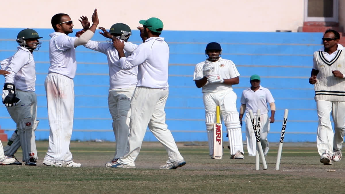 Defiant Vidarbha prolong Mumbai's wait for 42nd Ranji Trophy triumph Mumbai are on the verge of clinching their 42nd Ranji Trophy title on the fourth day of the title decider against Vidarbha as they have set a target of a mammoth 538 for the opposition.