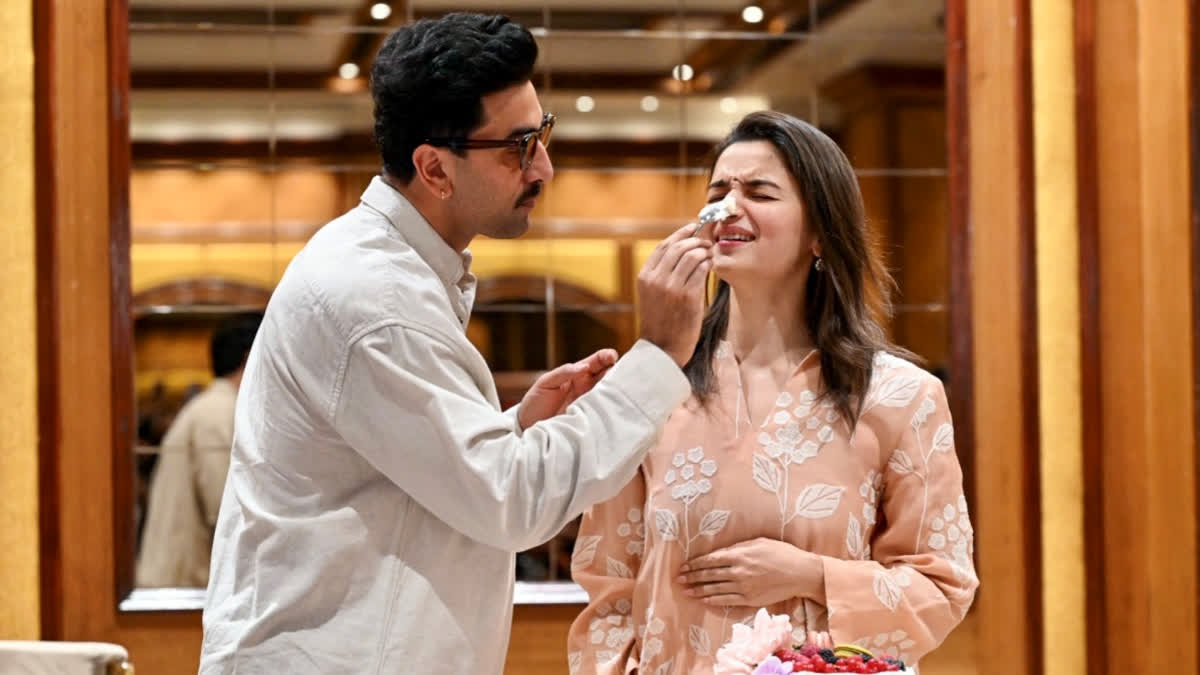 'Work At Night And Are Mom And Dad In The Day': Ranbir, Alia On 'Daunting' Experience Of Filming Love And War With Bhansali Ranbir Kapoor, Alia Bhatt On Daunting Experience Of Filming Love And War With Sanjay Leela Bhansali