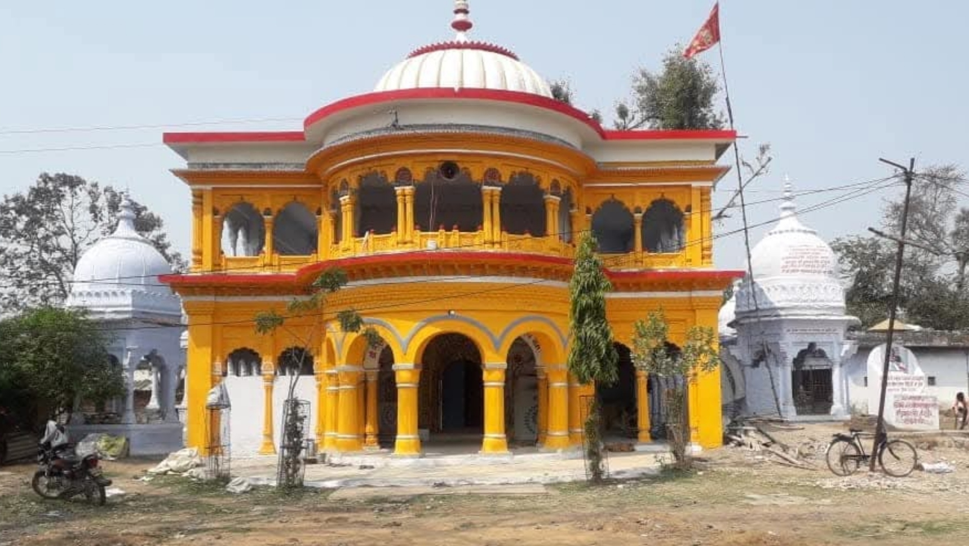 Rewa's Holi, inspired by Lord Krishna's devotion, involves music, dance, and several rituals, with the King playing the Mridang during celebrations.