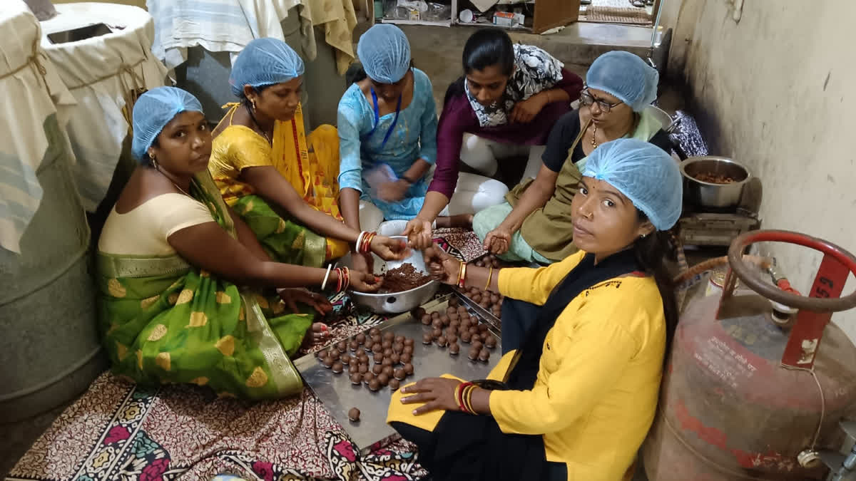 Now Mahua Flowers Get A New Identity As Jharkhand Women Turn Them Into Nutritious Laddus And Snacks Now Mahua Flowers Get A New Identity As Jharkhand Women Turn Them Into Nutritious Laddus And Snacks