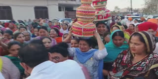 In Amritsar, women celebrate by performing Punjabi style Jago in joy of receiving Rs. 1000
