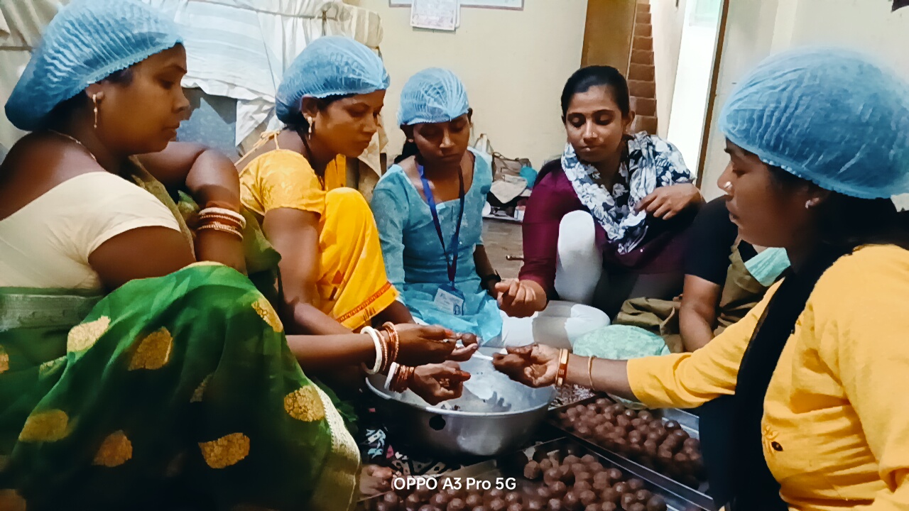 Now Mahua Flowers Get A New Identity As Jharkhand Women Turn Them Into Nutritious Laddus And Snacks