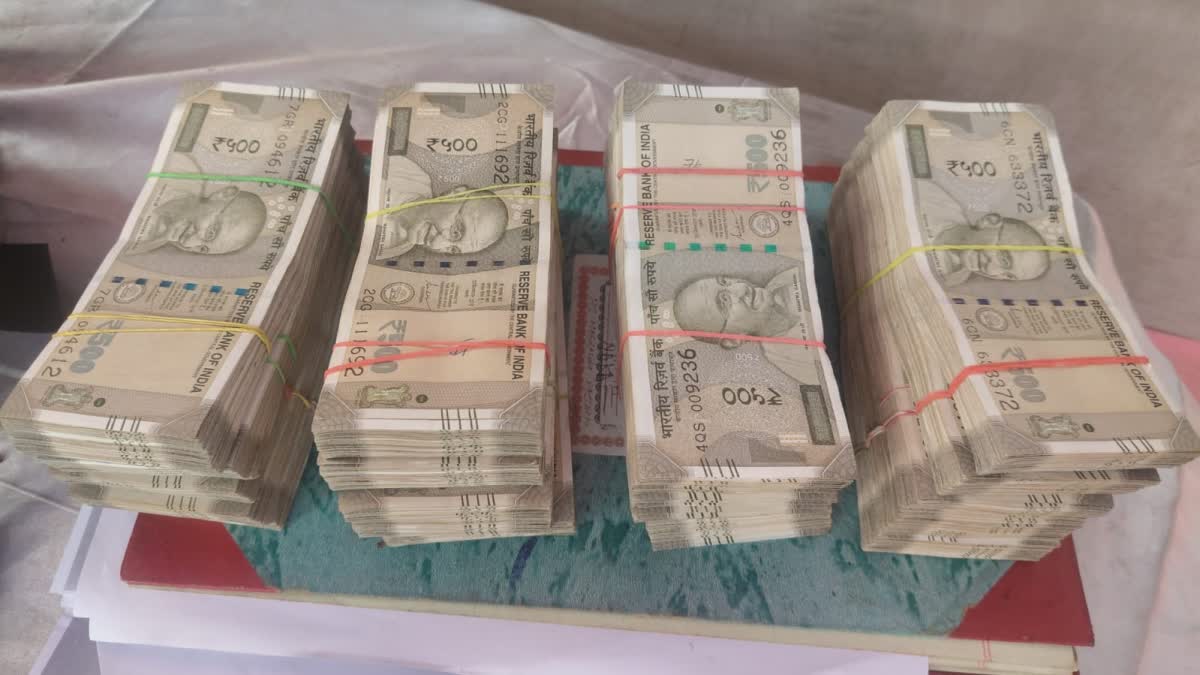 ভোটের মুখে গাড়ি থেকে বিপুল নগদ উদ্ধার, আটক বিজেপির 2 শীর্ষ নেতা