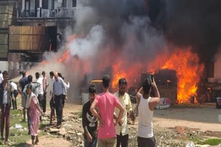Massive fire broke out in Gurugram South City 2 burning hundreds of huts and damaging luxury floors