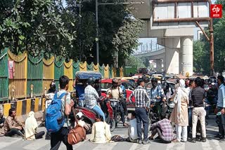 नोएडा में श्रमिकों का आंदोलन.