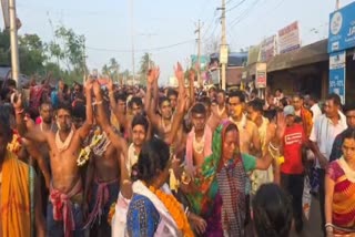 Baba Chandaneshwar's last festival, Pat Parva, devotees pierce his body with thorns