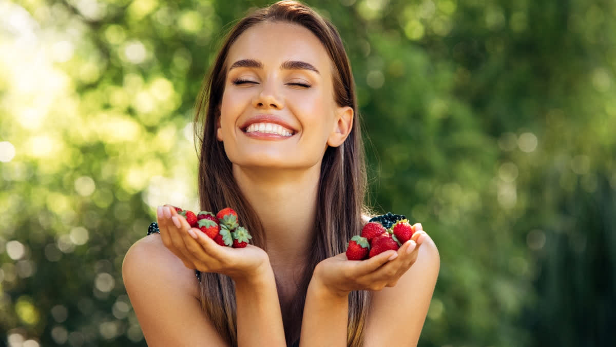 How Berries Can Help You Achieve Youthful And Glowing Skin Naturally Berries shield our skin from daily stress, and restore a youthful, natural glow (Representational Image)
