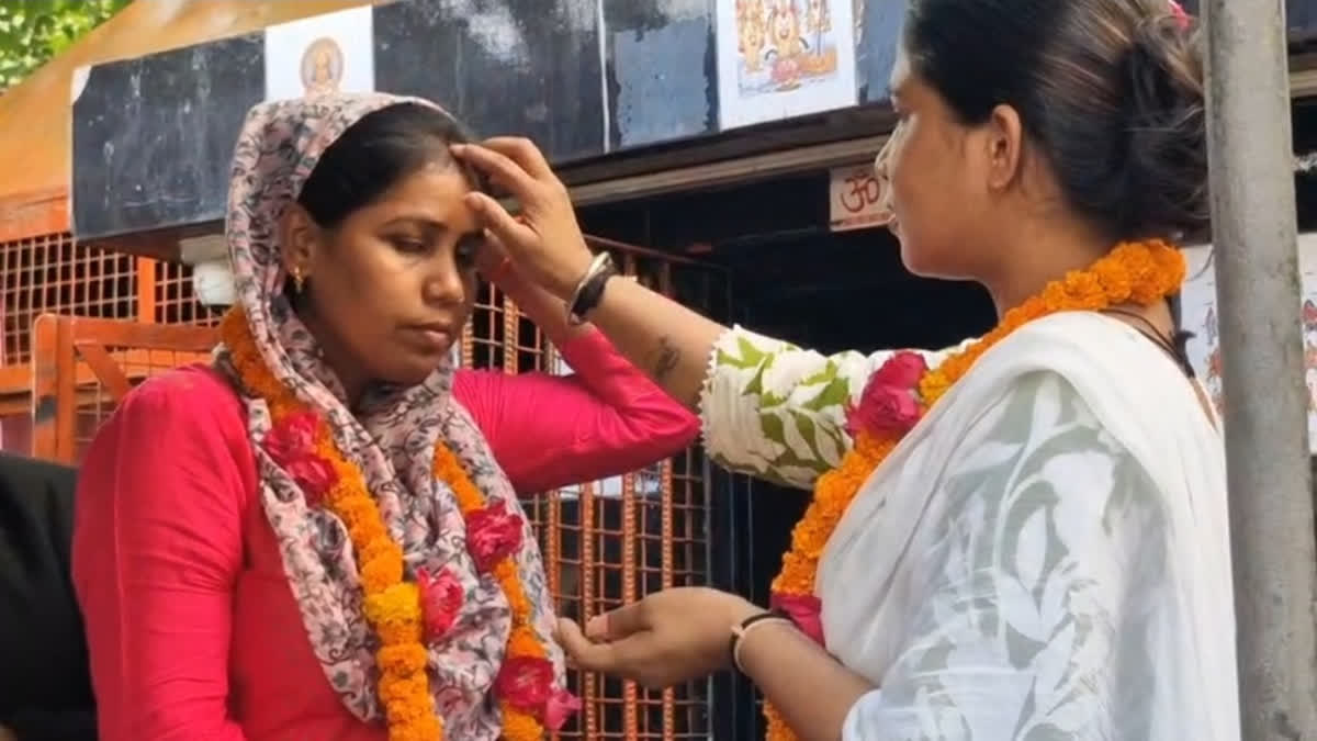 'We Don't Need Men': Two Girls Tie Knot In Same Sex Marriage At Badaun Shiva Temple
