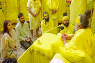 Virat Kohli meets Saint Premanand Maharaj