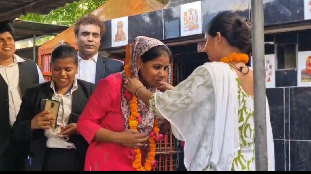 'We Don't Need Men': Two Girls Tie Knot In Same Sex Marriage At Badaun Shiva Temple